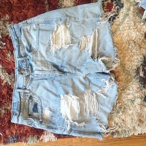 American eagle destroyed boyfriend shorts